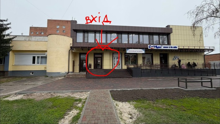 Мотель, 185 м кв,поряд кафе, дитячі секції, фітнес і краса. - фото 1