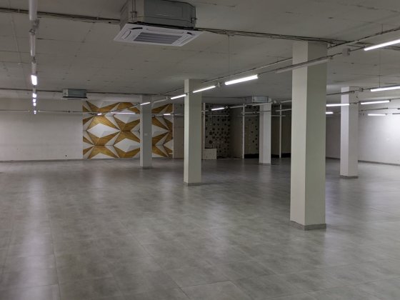 Оренда напівцокольного приміщення 557 м2, р-н Чайки Рівне