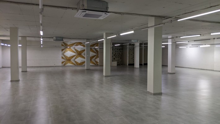 Оренда напівцокольного приміщення 557 м2, р-н Чайки - фото 1