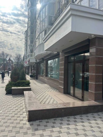 Надам в оренду комерційне приміщення в центрі міста - фото 1