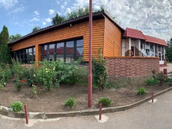 Оренда окремої будівлі 240 м² або окремо 100 м² і 140 м² з парковкою — біля зупинки «Сонячна» Кривой Рог