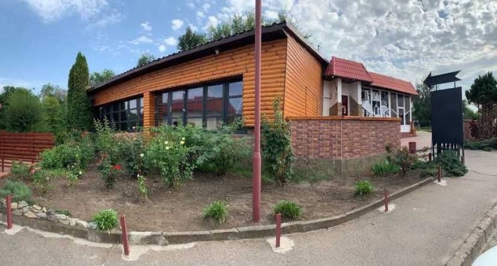 Оренда окремої будівлі 240 м² або окремо 100 м² і 140 м² з парковкою — біля зупинки «Сонячна» - фото 1