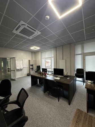 Оренда сучасного офісу 90 м2 в центрі міста - фото 1
