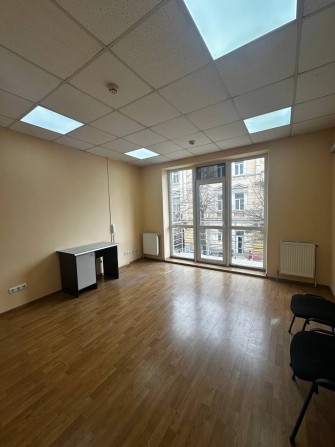 Оренда офісного приміщення в центрі міста 200 м2 - фото 1