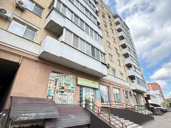 Здається просторе приміщення Полтава