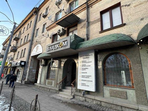 ЦЕНТР 52м2 ТОП-Локація ТРАФІК Здам ФАСДНЕ приміщення біля Зупинки Ровно