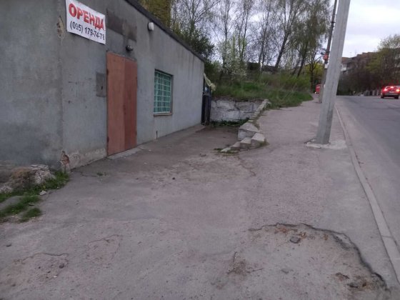 Здається в оренду окреме  приміщення 100 кв.м в м Рівне, вул. Біла 83  . Ровно