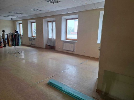 Довгострокова оренда торгового приміщення у ТЦ "Вікторія" Рівне