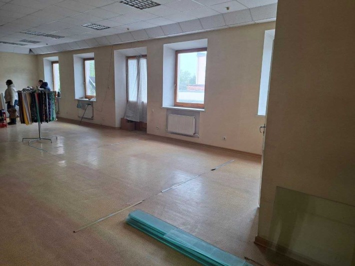 Довгострокова оренда торгового приміщення у ТЦ "Вікторія" - фото 1