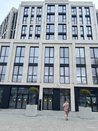 Оренда офісного приміщення 89 кв.м. Преміальна локація, перша лінія. - фото 1