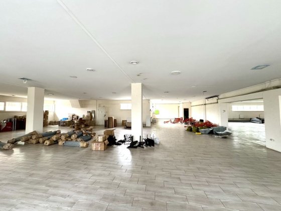 Оренда торгівельного, комерційного приміщення, 900 м.кв, ремонт, фасад Кривой Рог