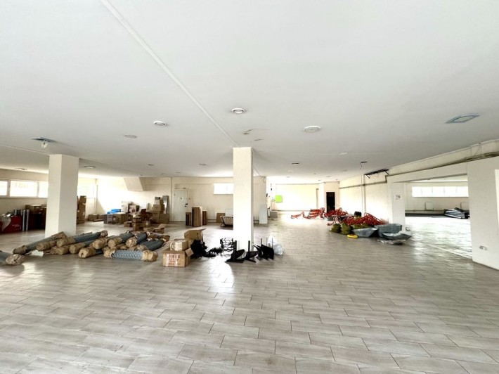 Оренда торгівельного, комерційного приміщення, 900 м.кв, ремонт, фасад - фото 1