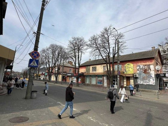 РИНОК 36м2 Здам ФАСАДНЕ приміщення з ХОРОШИМ Трафіком біля ЗУПИНКИ Ровно