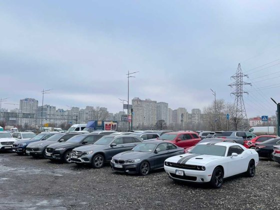 Здам в оренду майданчик для продажу авто, с/г техніки, буд. матеріалів Ровно