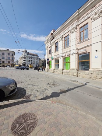 Ексклюзивне комерційне приміщення в центрі міста - фото 1