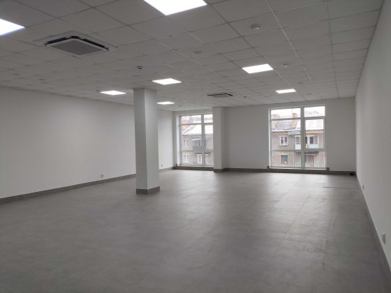 Офіси 52м2 і 119м2. Сучасний офісний центр. Черновцы