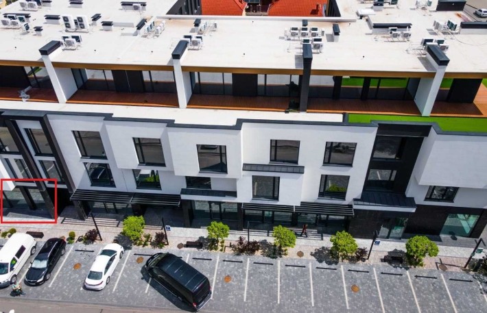 Оренда фасадного приміщення 78 м² у бізнес-центрі UBC, Ужгород | 1 поверх – BC 108 | Комерційні прим - фото 1