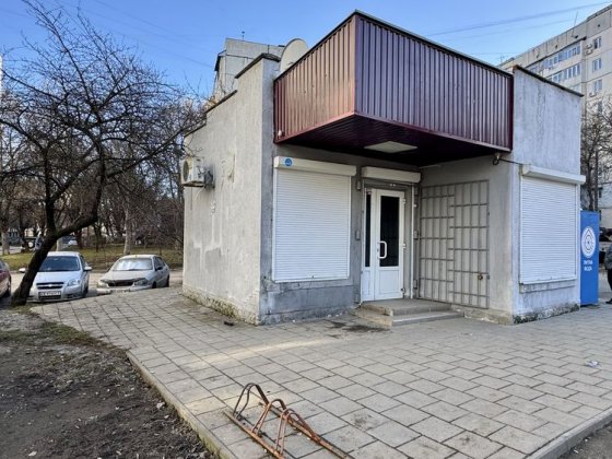 Здається окремо стояче приміщення, Бульвар Героїв Крут. Черновцы
