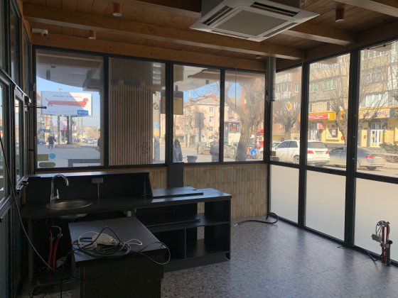 Здається в оренду фасадне приміщення з супертрафіком Головна-Проспект Черновцы