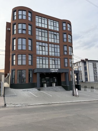 Вільна оренда різних за площею комерційних приміщень в офісному центрі - фото 1