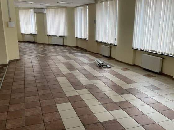 Оренда  Район ТЦ Чайка.  Під банк, клініку, офіс, кол. Центр Ровно