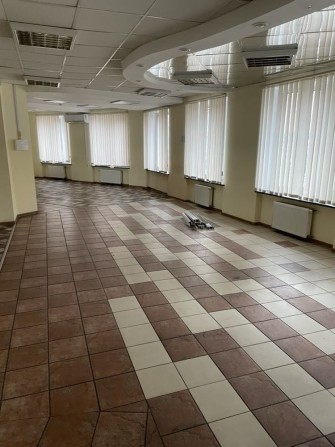 Оренда  Район ТЦ Чайка.  Під банк, клініку, офіс, кол. Центр - фото 1