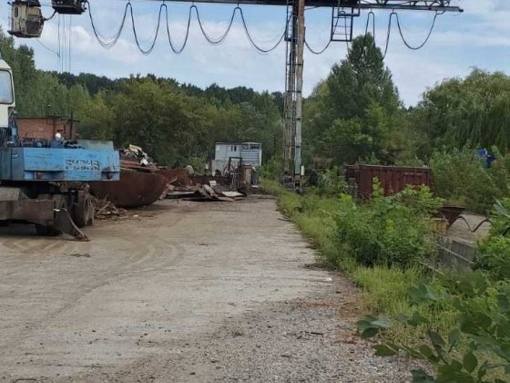 Відкритий майданчик з твердим покриттям, козловим краном та жд підїзд Полтава