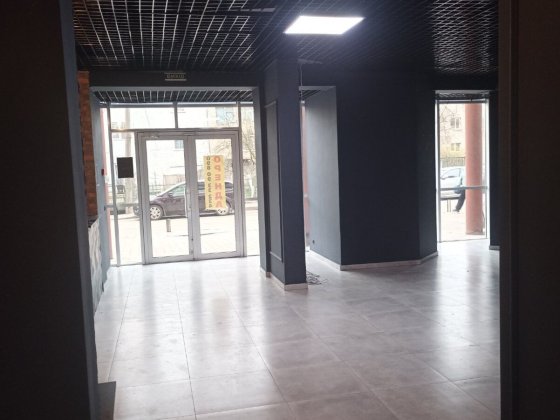 Оренда фасадного комерційного приміщення в бізнес-центрі Тернополь