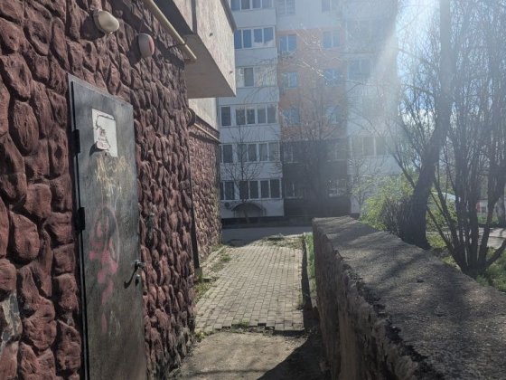 Сухе приміщення в цоколі будинку з окремим входом Чернівці
