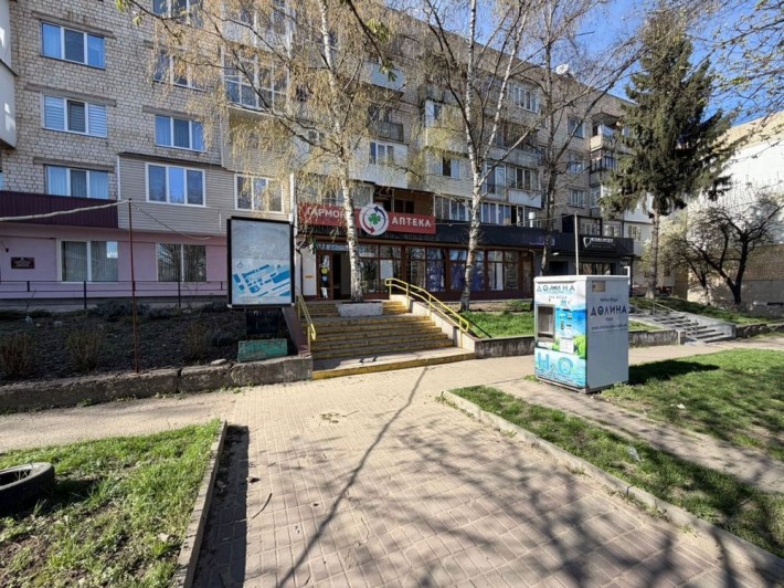 Здається прим 100 кв є парковка кабінетна система - фото 1