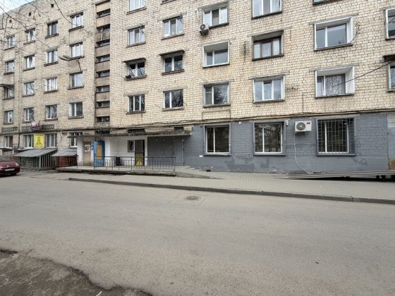 Здається приміщення вул Комарова топ локація Черновцы