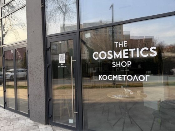 Оренда для майстра манікюру, візажиста, бровіста Ужгород