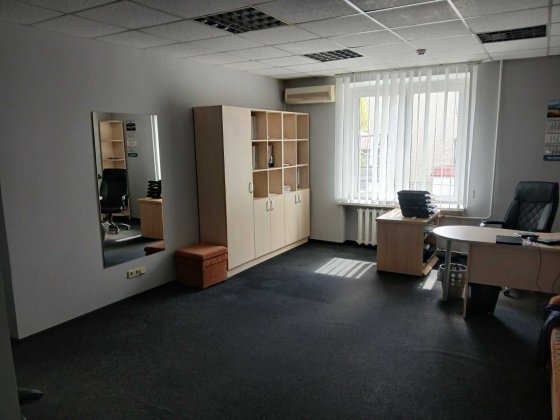 Сучасний офіс з меблями в центрі міста Черкассы