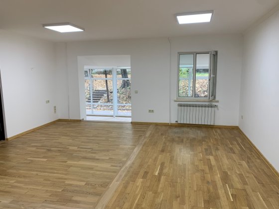 Здається в оренду фасадне приміщення в топовому торговому ряду Черновцы