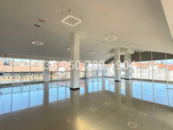 Оренда комерційного приміщення в самому центрі міста | 380м², 4 поверх Ужгород