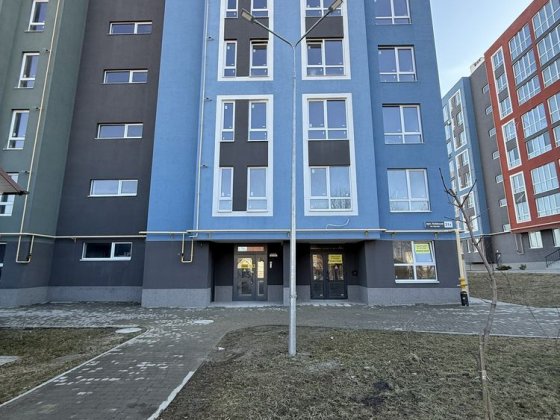 Здається 83  кв в новобудові  центр Черновцы