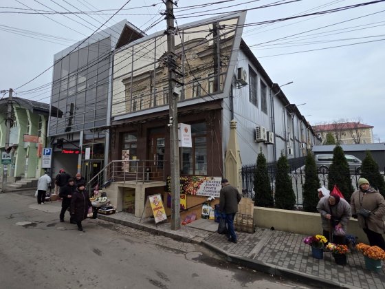 Оренда комерційного приміщення 78м2 біля  ринку у ЦЕНТРІ міста Черновцы