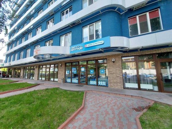 Оренда фасадного приміщення в БЦ на Подолі (90 м2) Київ