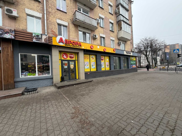 Фасадне приміщення в центрі навпроти Театру - фото 1