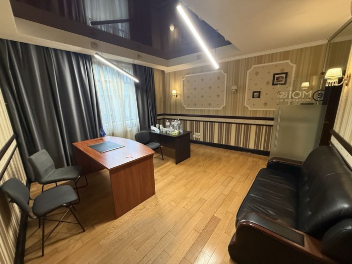 Оренда офісу 181 м2 ЦЕНТР 12 $ за м2 - фото 1