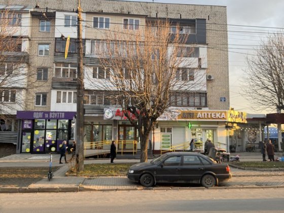 Здається прим під медичний кабінет Чернівці