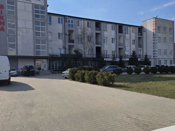 Здається в оренду/продається два приміщення 320/260 кв метра Чернівці