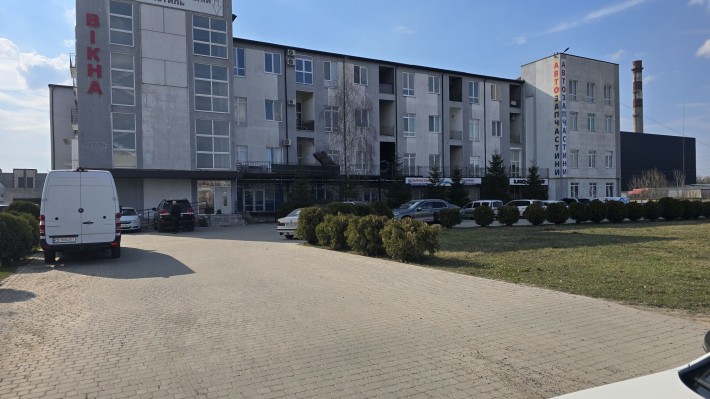 Здається в оренду/продається два приміщення 320/260 кв метра - фото 1