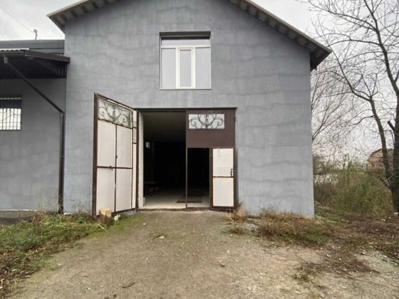 Здається в оренду комерційне приміщення на вул. Батозька