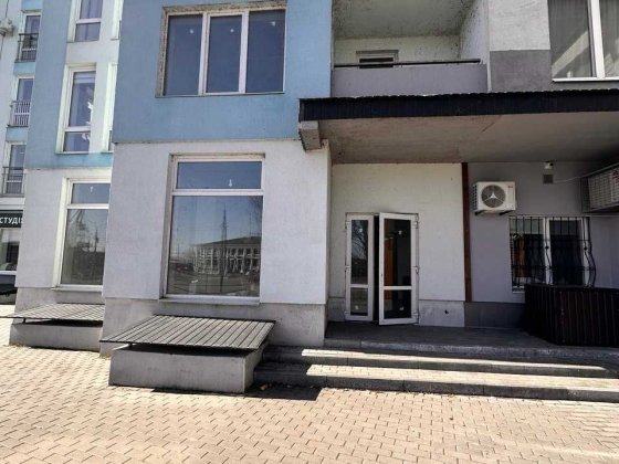 Оренда фасадного, прохідного, комерц. приміщення 78.8м2 Козацька 1/1 Черкаси