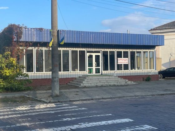 Оренда, комерція,магазин , офіс   215 м.кв+82м.кв склад. приміщ(поряд) Черновцы