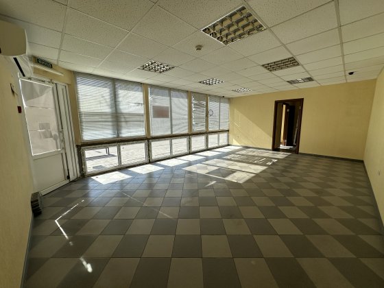 Оренда фасадного приміщення на зупинці біля 14 гімназії Луцк