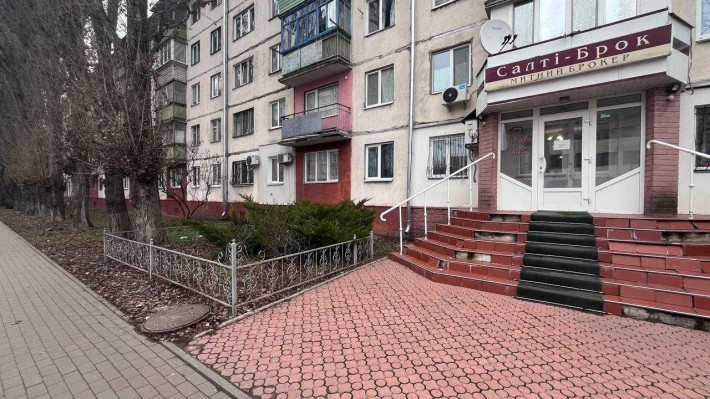 Оренда фасадного приміщення 126м2 вул. Жабинського 9 - фото 1