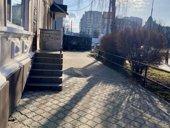 Оренда фасадного приміщення 50 м²  площа Б.Хмельницького Черкаси