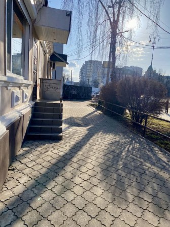 Оренда фасадного приміщення 50 м²  площа Б.Хмельницького - фото 1